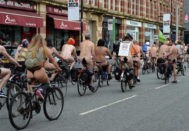 totally-naked-on-bicycle-internet-show-nude